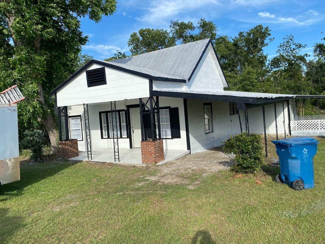 Primary Photo - 4 Bed 1 Bath House