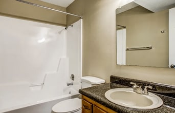 bathroom - Woodlake
