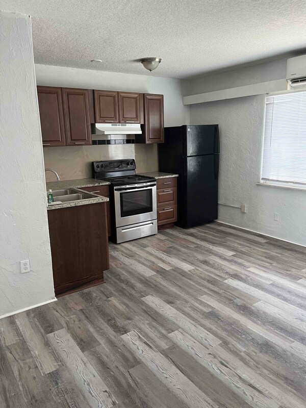 Building Photo - 551 N Ridgewood Ave