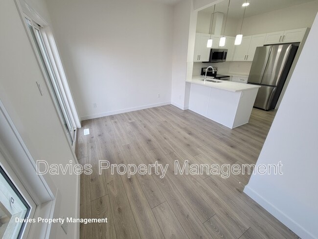 Photo du bâtiment - 2710-2766 66 St SW