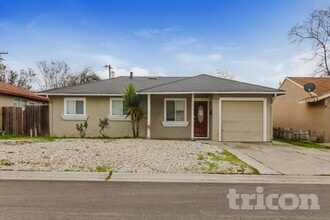 Building Photo - 2236 Dunlap Dr