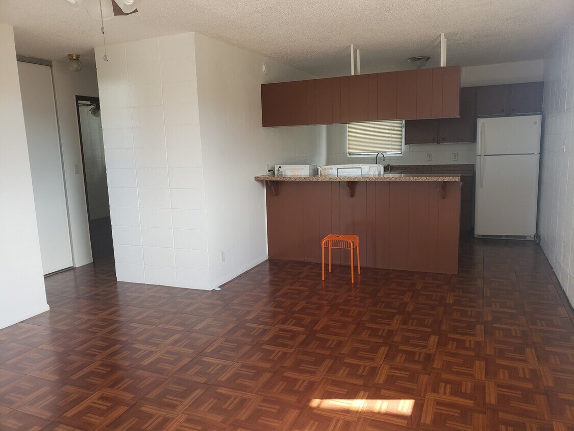Primary Photo - Spacious 2 bedroom corner unit .... in the...