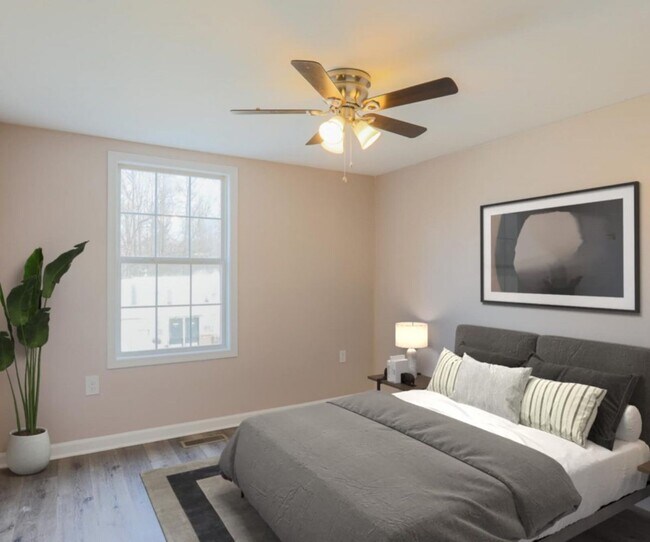 Building Photo - * Newly Renovated * Call Now * In Unit Was...