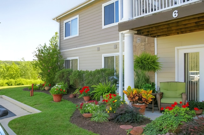 Building Photo - The Summit At Osage