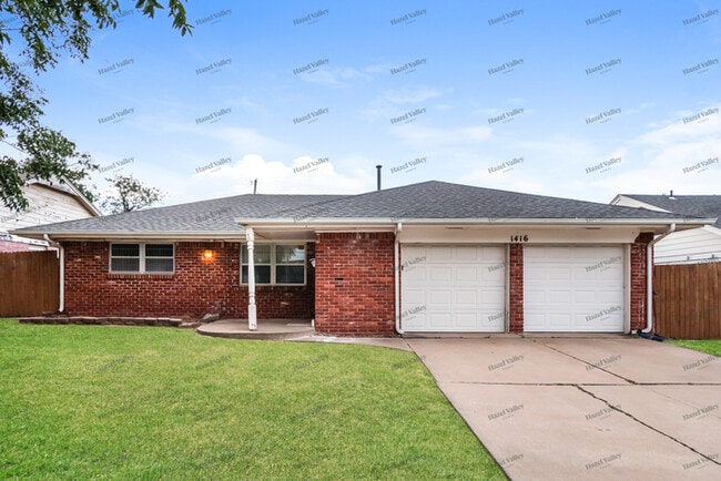 Photo - 1416 NW 104th St (Oklahoma City, OK) House