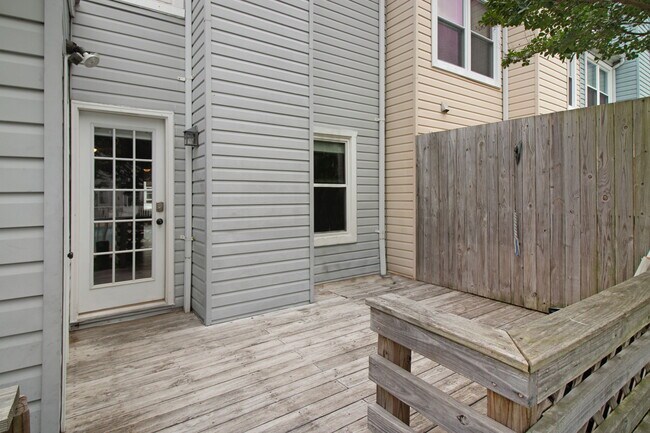Building Photo - 1204 Palmerton Dr