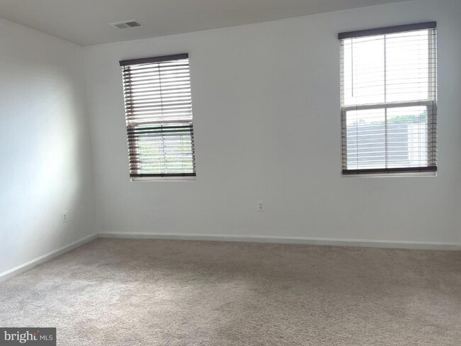 Building Photo - 46325 Creeping Primrose Ln