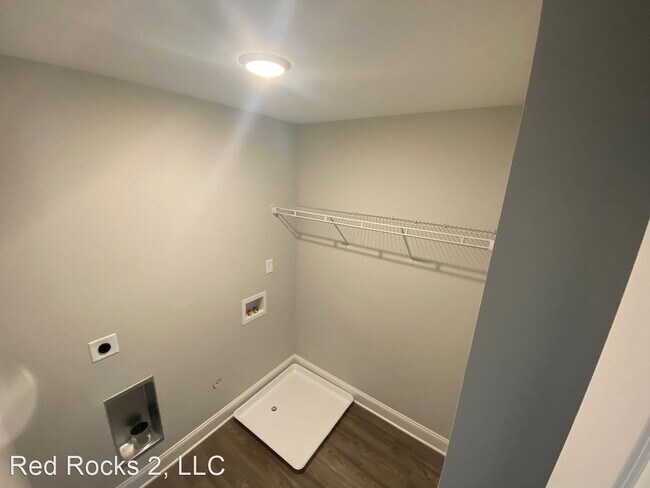 Building Photo - 4817 Lake Ln