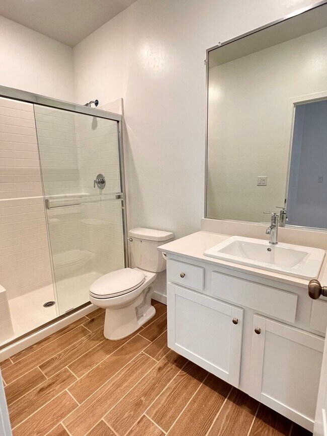 Building Photo - Northwest Bakersfield