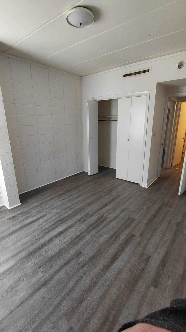 Building Photo - 904 Brightwood Manor Dr