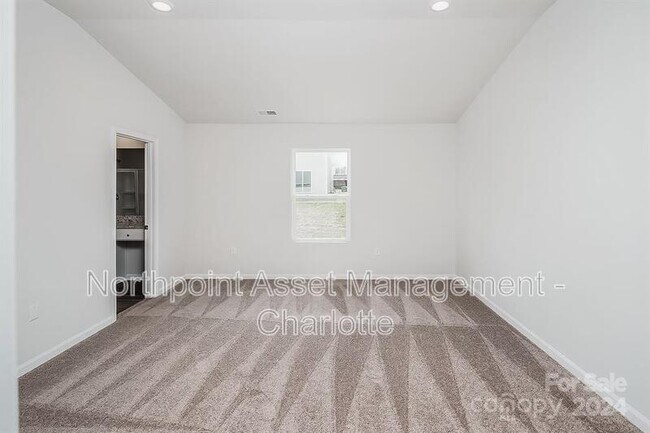 Building Photo - 6200 Lowe Ln