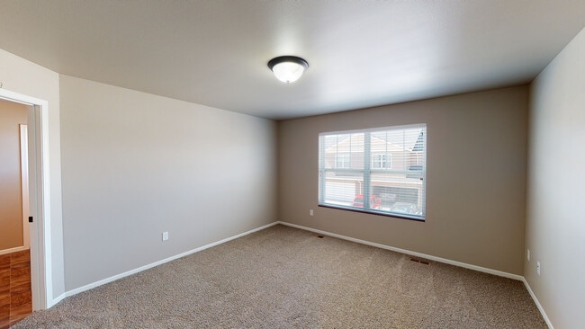 Building Photo - 407 26th Ave W