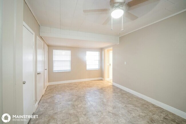 Building Photo - 5525 23rd St, Zephyrhills, FL 33542