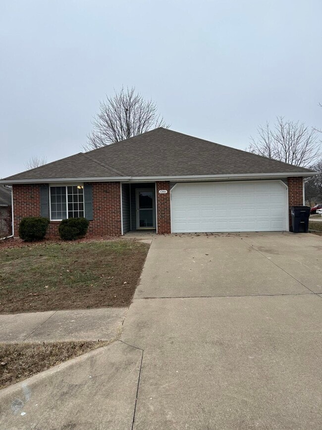 Building Photo - 1201 Squirewood Way