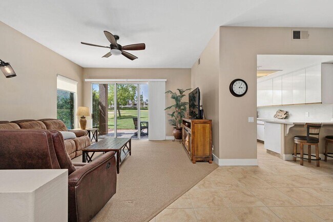 Foto del edificio - 20 Pebble Beach Dr
