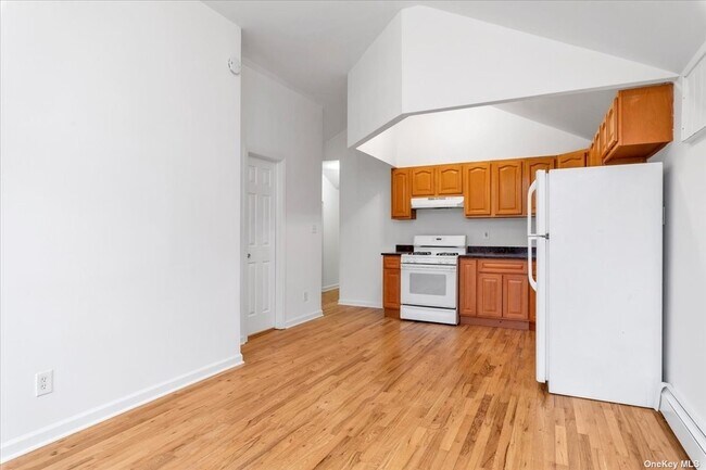 Building Photo - 15-44-44 126th St