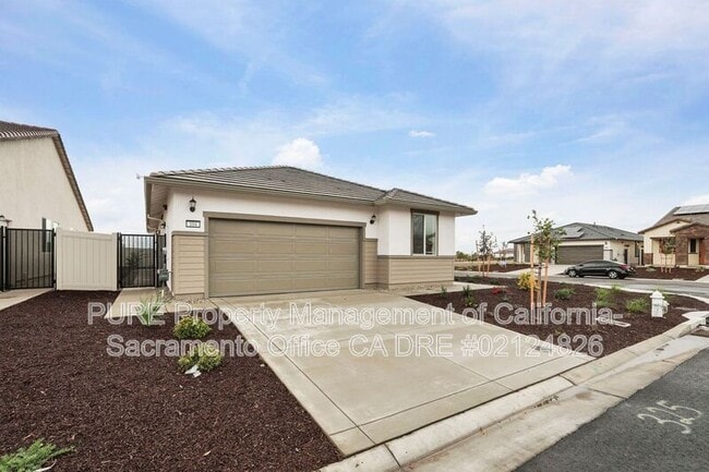 Building Photo - 104 Annotto St