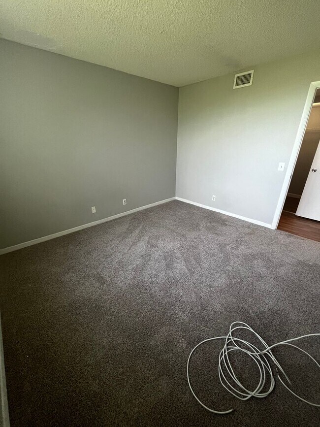 Building Photo - MOVE IN SPECIAL!  TWO BEDROOM TWO BATHROOM...