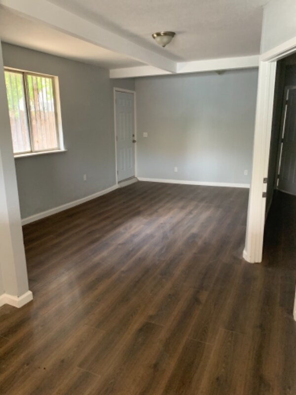 Building Photo - 853 N Cypress St