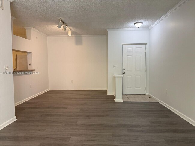 Foto del edificio - 17100 N Bay Rd