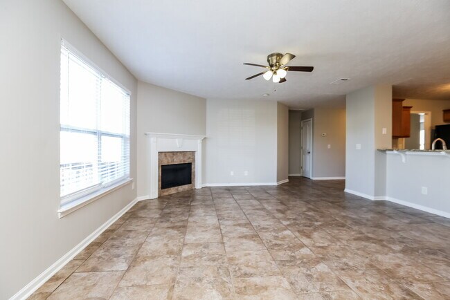 Building Photo - 172 Lyndhurst Dr