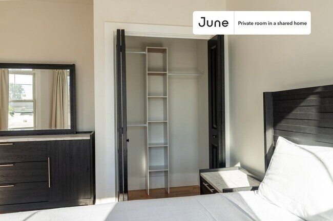 Foto del edificio - Room in Shared 5 bed/2 bath home