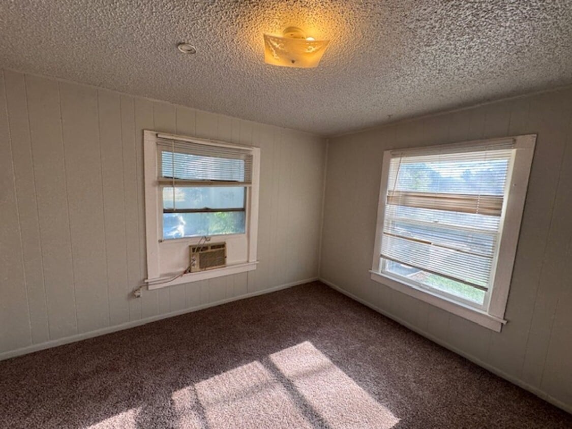 Foto del edificio - 1 bed 1 bath upstairs unit!