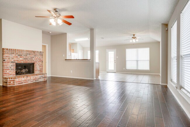 Building Photo - 9940 Carter Dr