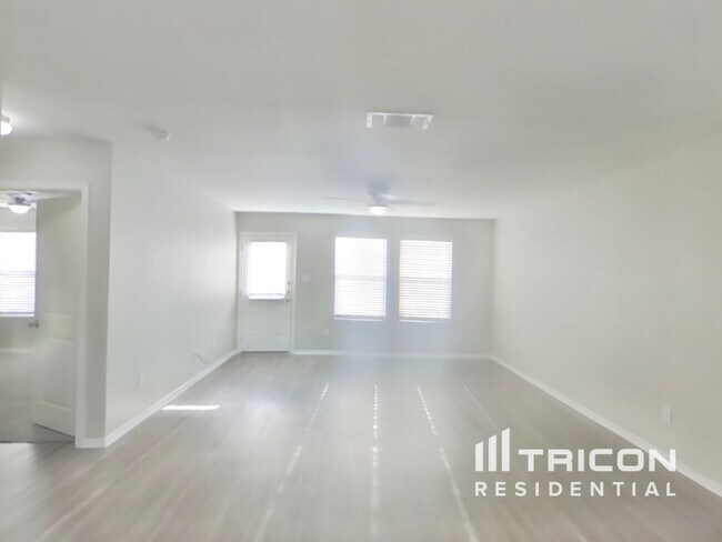 Foto del edificio - 5010 Everett Loop