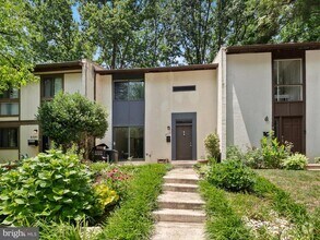 Building Photo - 2459 Pyrenees Ct