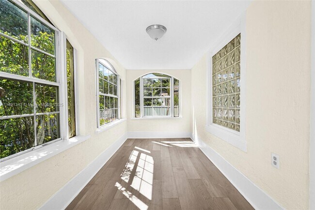 Building Photo - 511 NW 44th St