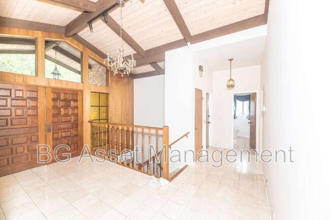Foto del edificio - 180 Somerset Rd