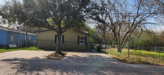 Building Photo - 6519 De Priest St