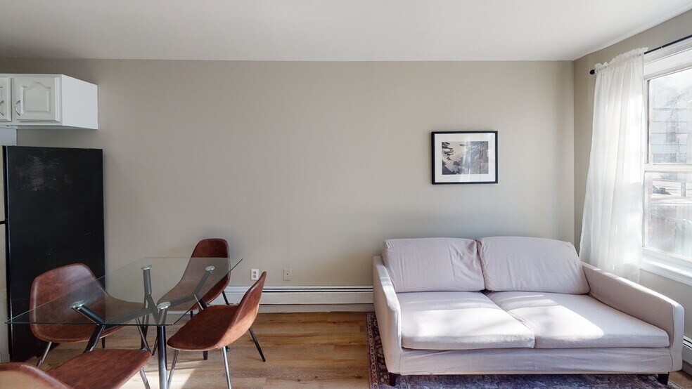 Room in Shared 4 bed/3 bath home