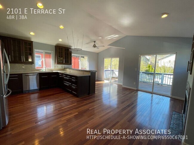 Building Photo - Central Area Home Available