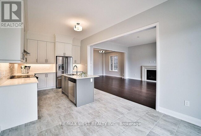 Building Photo - 14 Periwinkle Rd