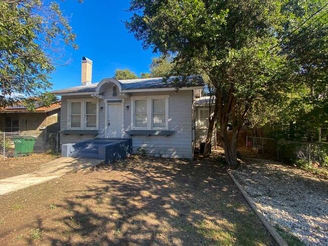 Building Photo - 2Bed/1Bath House for Rent! Available Now!