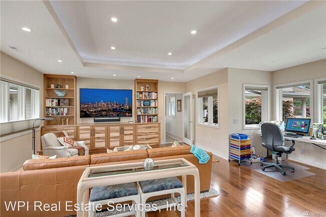 Building Photo - 4 br, 4 bath House - 2615 Evergreen Point RD