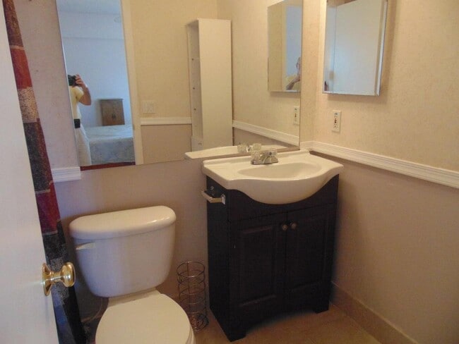 Building Photo - 292 Fanshaw G