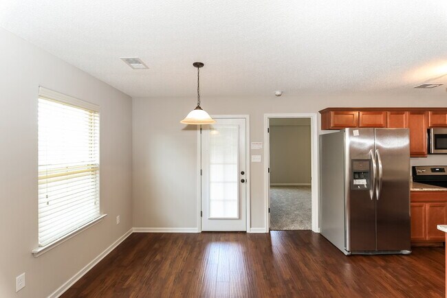 Foto del edificio - 1087 Darren Cir E