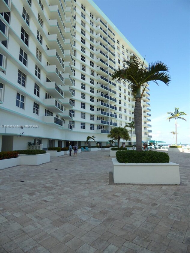 Foto principal - 3725 S Ocean Dr