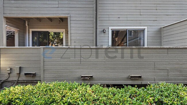 Building Photo - Unit 164