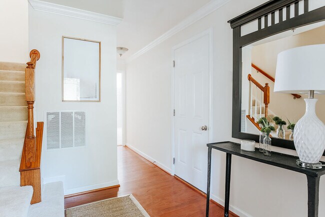Foto del edificio - 1471 Wickham Pond Dr
