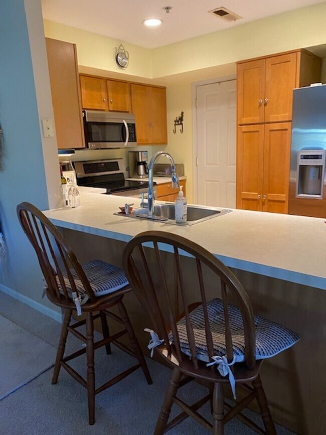 Kitchen Sit Counter/2 Bar stools - 153 Wrangler Ct