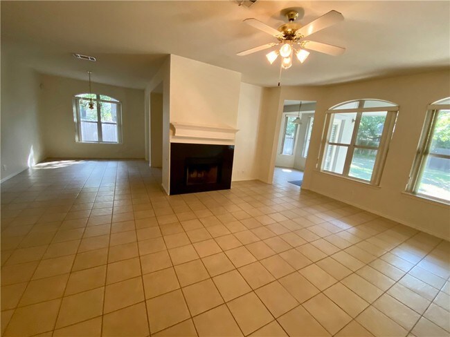 Foto del edificio - 5209 Trading Bend