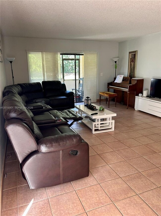 Foto del edificio - 215 Lakeview Dr