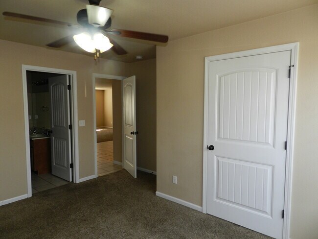 Building Photo - 183 Lyle Curtis Cir