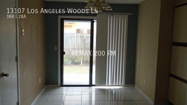 Foto del edificio - 13107 Los Angeles Woods Ln