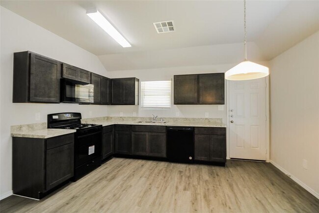 Building Photo - 2460 Carp Dr