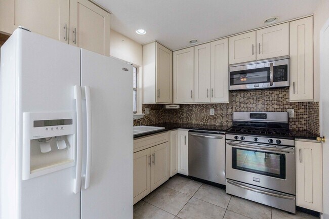 Foto del edificio - 8038 Broadway #118K